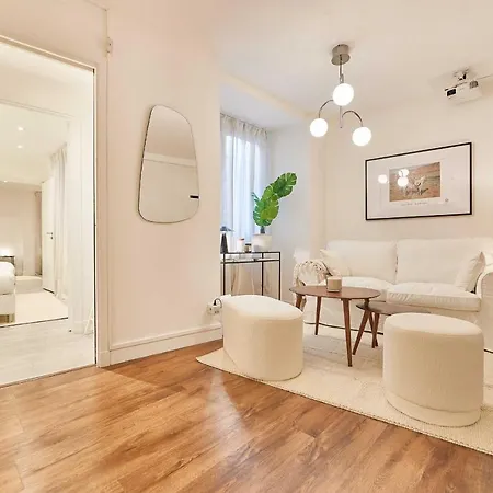 Apartament Beautiful Cocoon Near The Eiffel Tower *